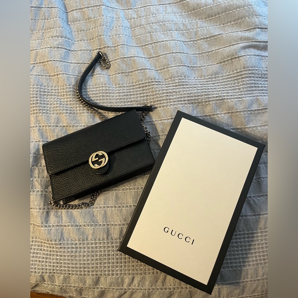 Interlocking G wallet on chain - Picture 2 of 2